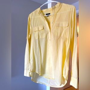 Super cute yellow Ann Taylor top! I barely used it. Looks like new. Love color.